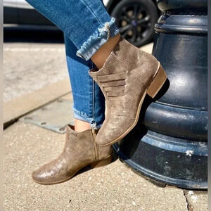 Not Rated Isabel Gold Bootie New